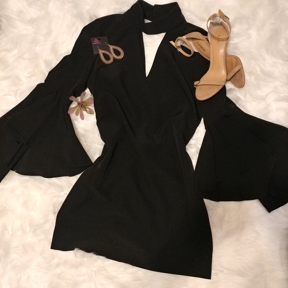 Milly Dresses & Skirts - Milly Andrea Italian Cady Bell Sleeve Dress